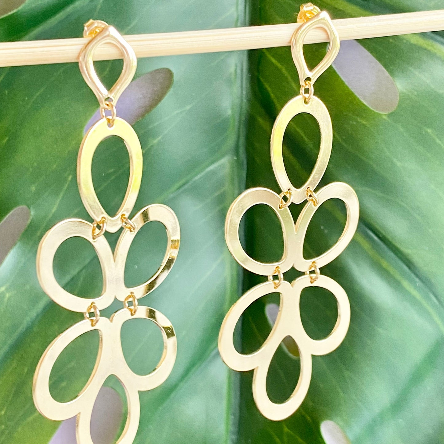 Smooth Eccentric Geometric Flower Dangle Earrings